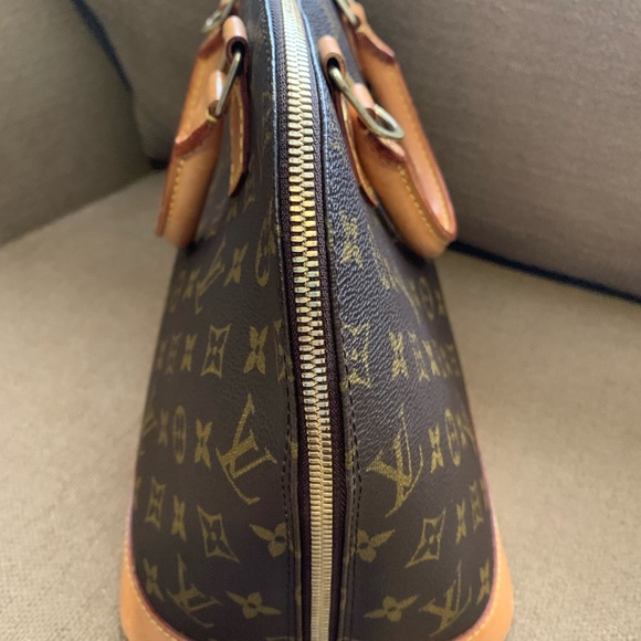 Authentic Louis Vuitton Alma PM - Picture 5 of 14